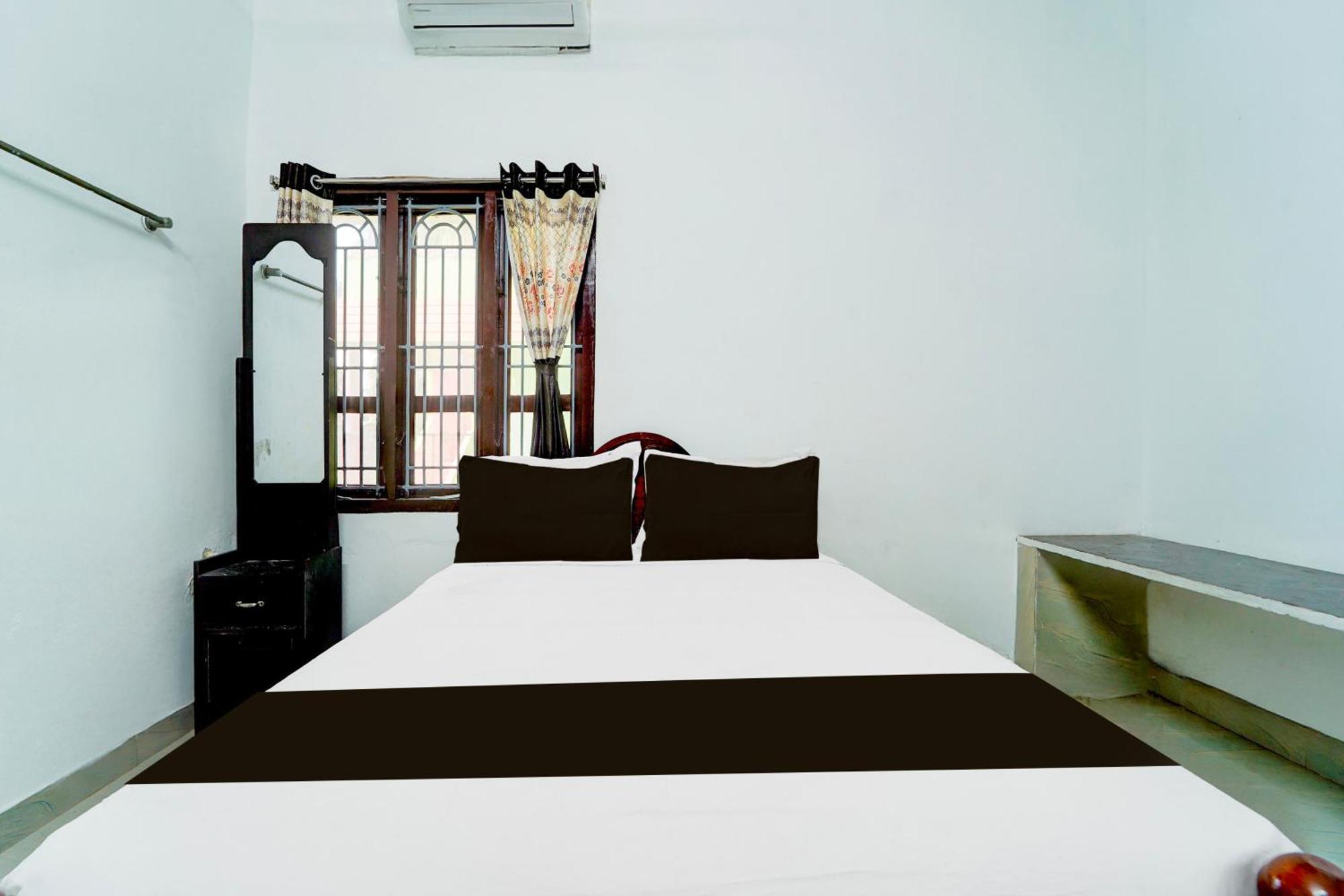 Hotel O Sri Srinivasa Residency カンニヤークマリ エクステリア 写真